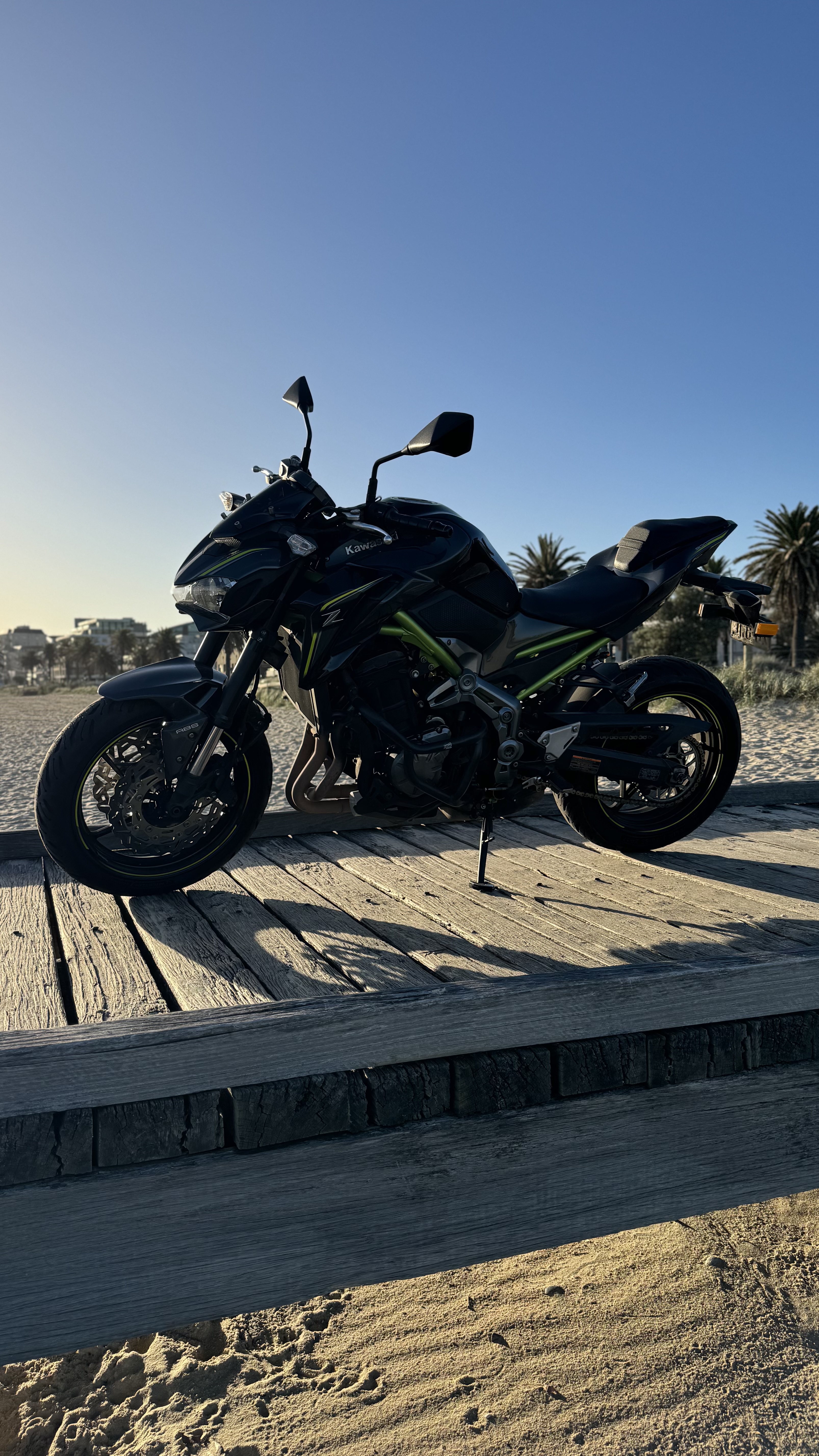 Kawasaki Z900 side profile